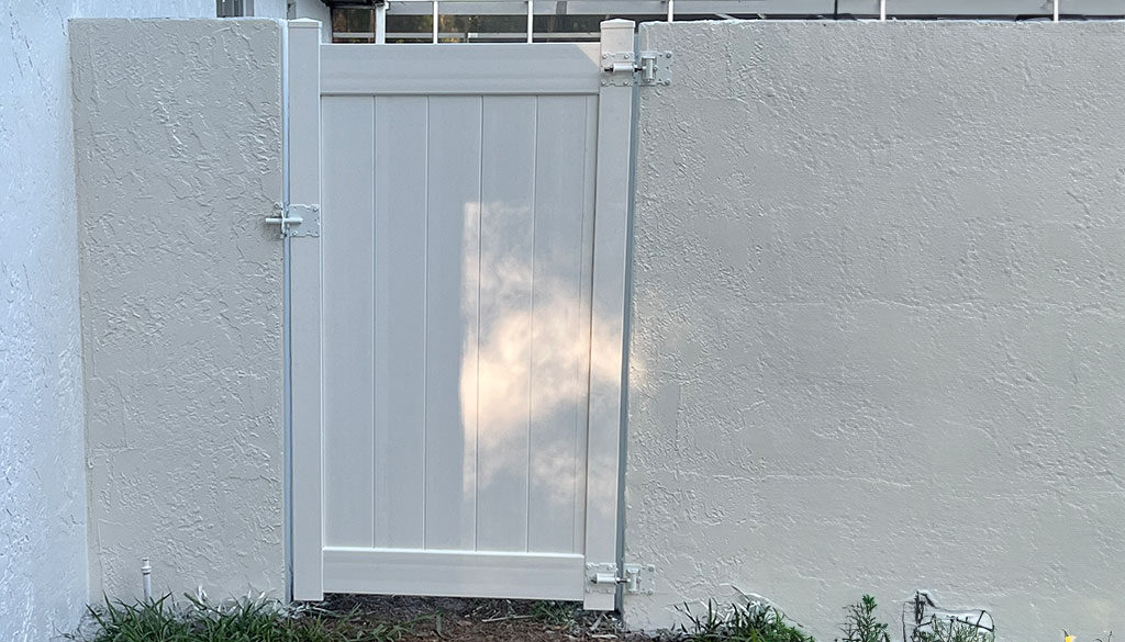 white-vinyl-gate-1